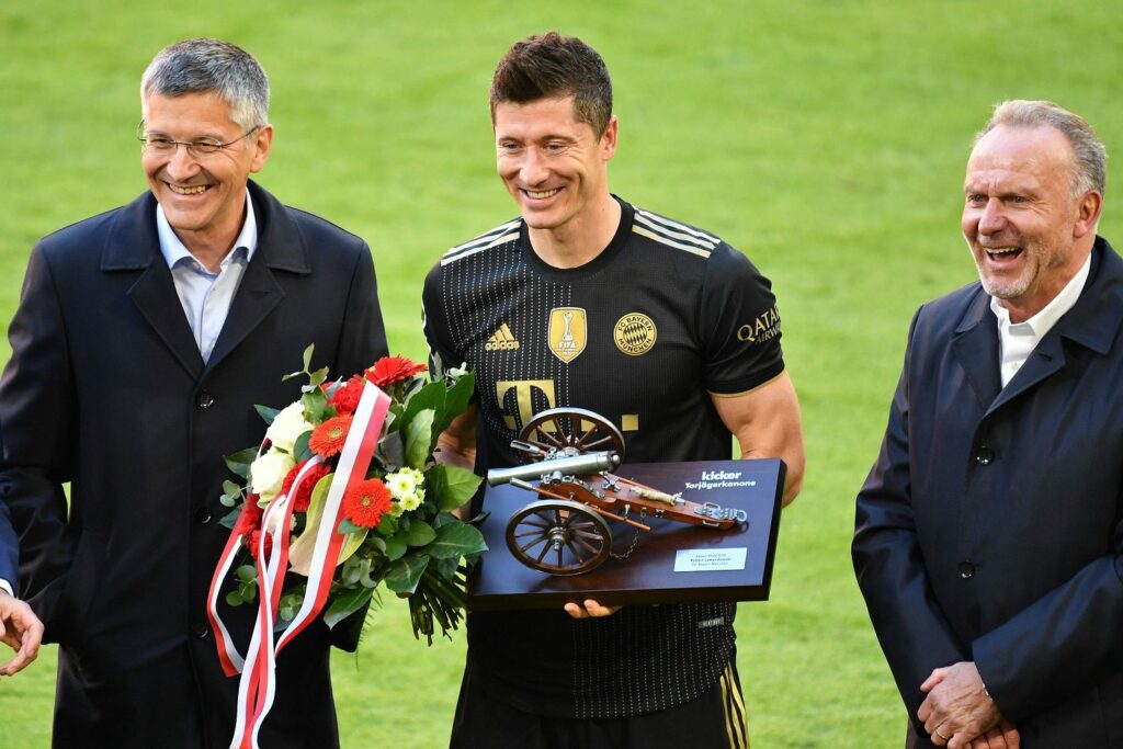 Herbert Hainer und Robert Lewandowski