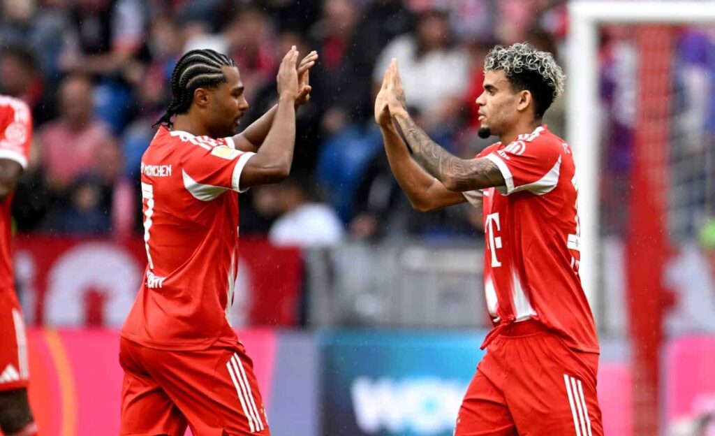 Serge Gnabry. Luis Diaz