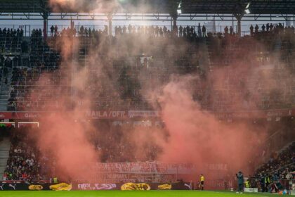 Banners and smoke bombs in Salzburg