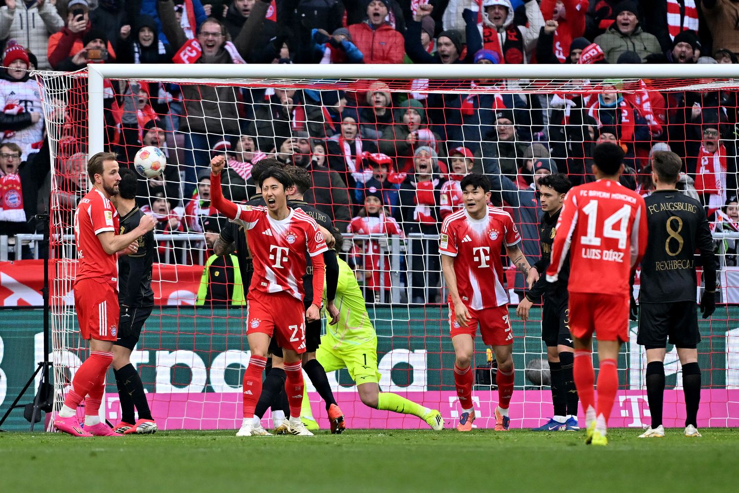 FC Bayern vs. FC Augsburg