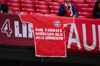 FC Bayern jersey fan protests