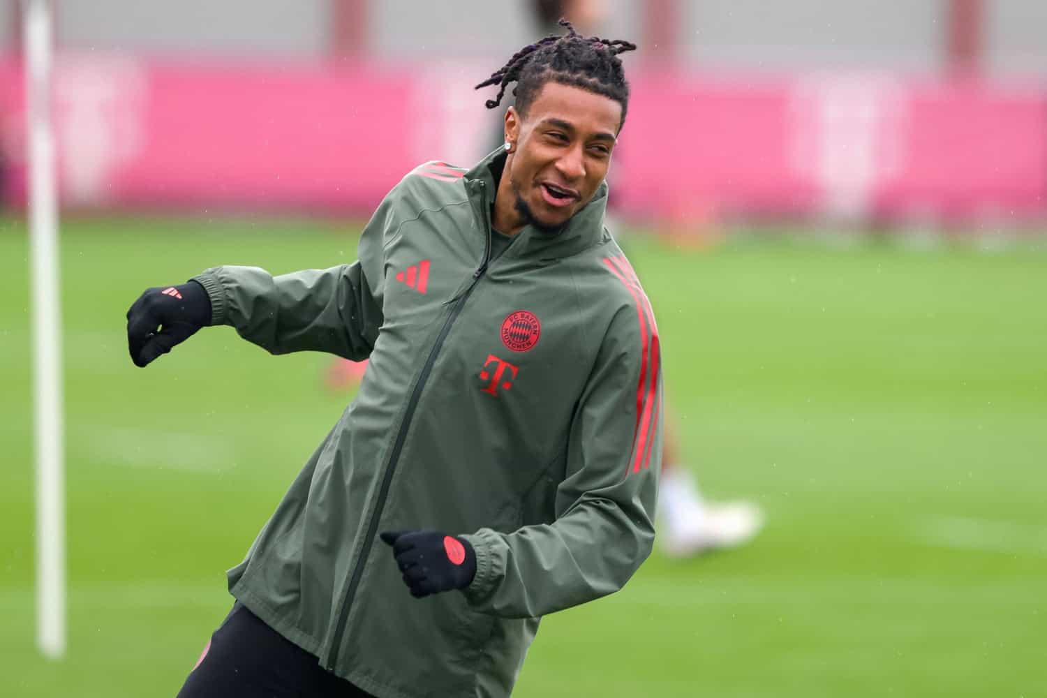 olise-fcb-training Michael Olise