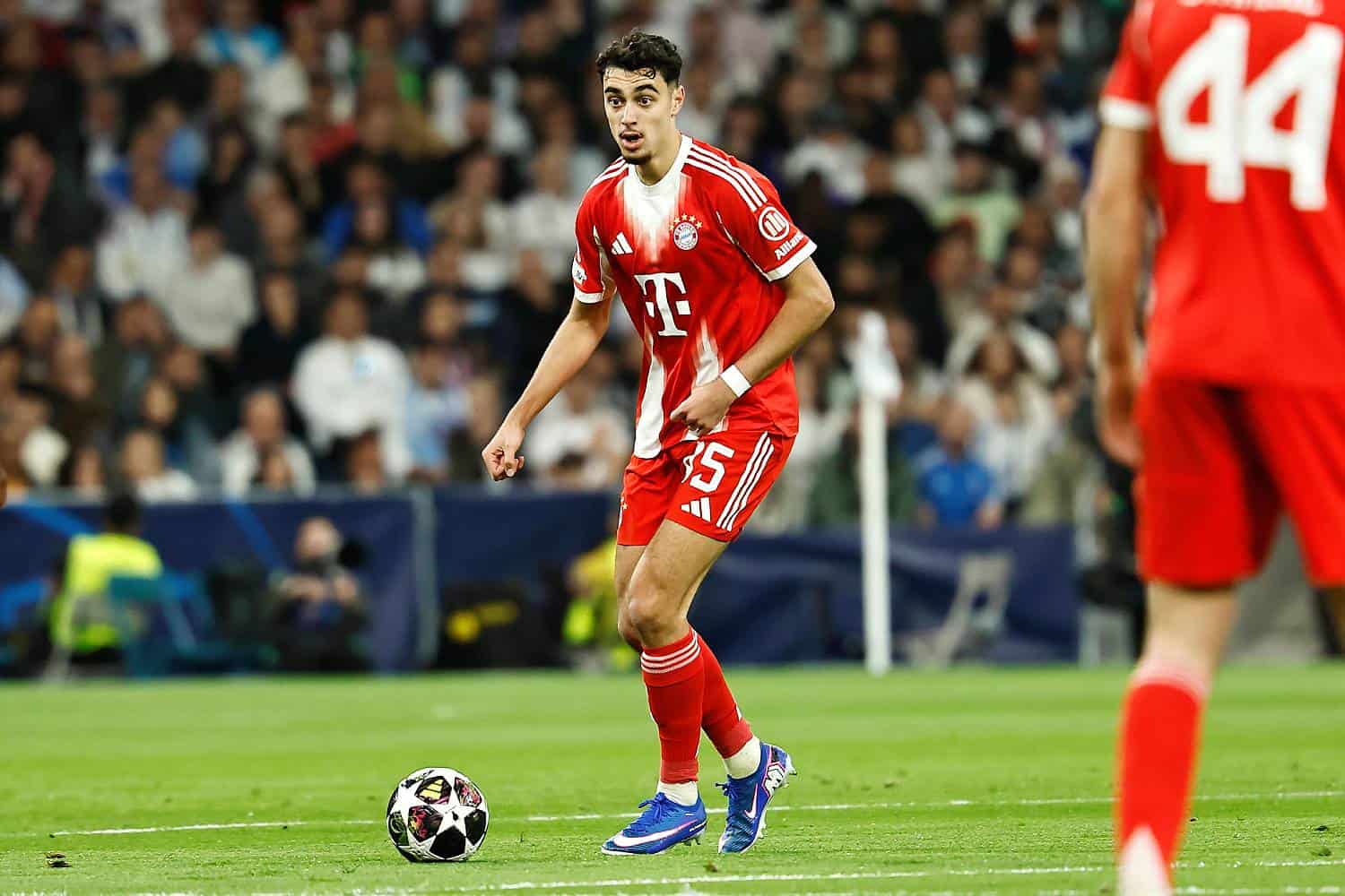 Aleksandar Pavlovic nổi lên như tương lai của tuyến giữa Bayern Munich - Ngôi sao mới chói sáng ở Bayern Aleksandar Pavlovic nổi lên như tương lai của tuyến giữa Bayern Munich - Ngôi sao mới chói sáng ở Bayern