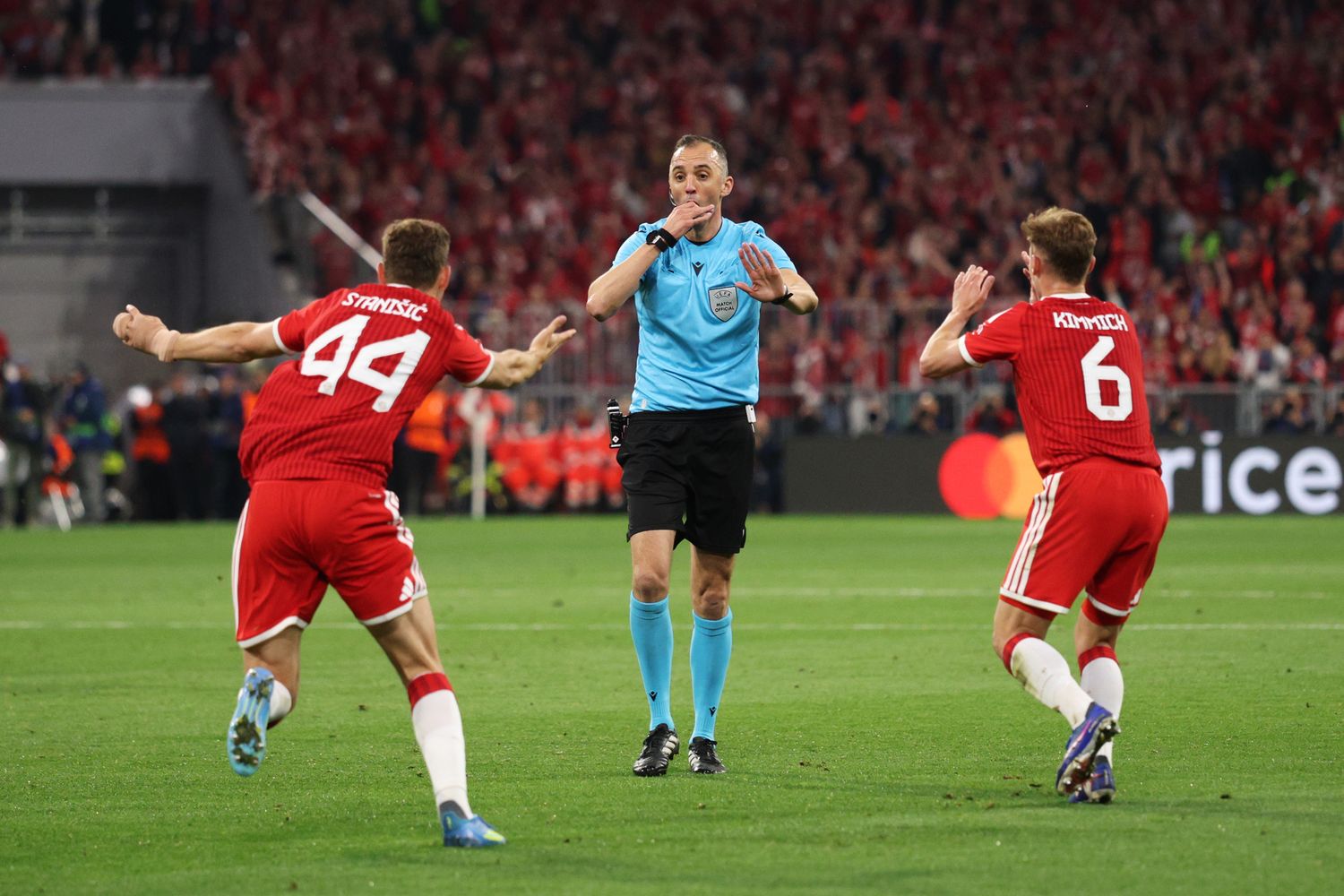 Bayern Munich Denied Penalty in Champions League Exit Amid Handball Rule Confusion — image 3