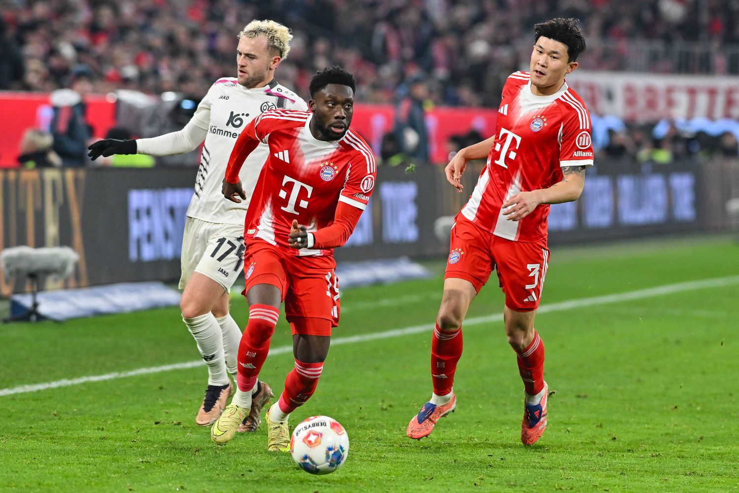 Minjae Kim, Alphonso Davies