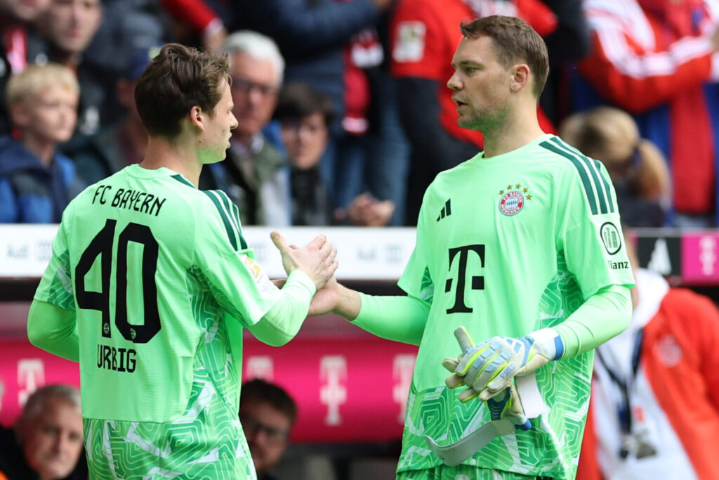 Jonas Urbig, Manuel Neuer