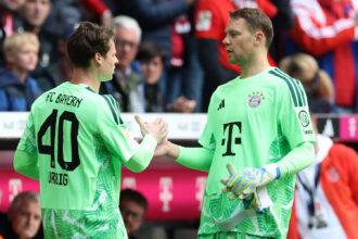 Jonas Urbig, Manuel Neuer