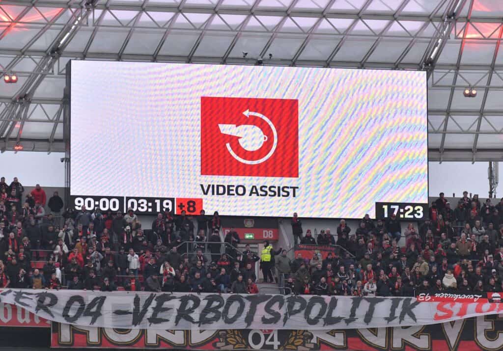 Fussball 1.Bundesliga, Bayer 04 Leverkusen - FC Bayern Muenchen VAR Debate