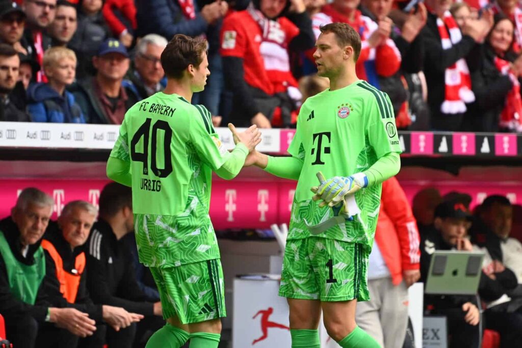 Jonas Urbig, Manuel Neuer