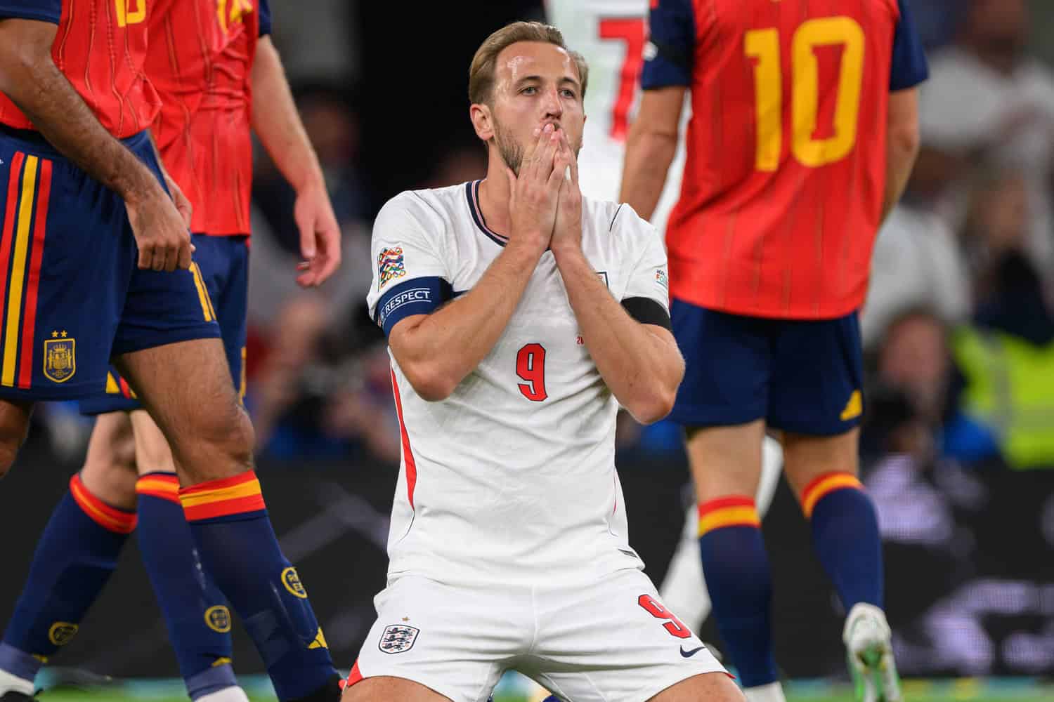 Kane's missed shot costs England the win: Spain celebrates at Wembley ...