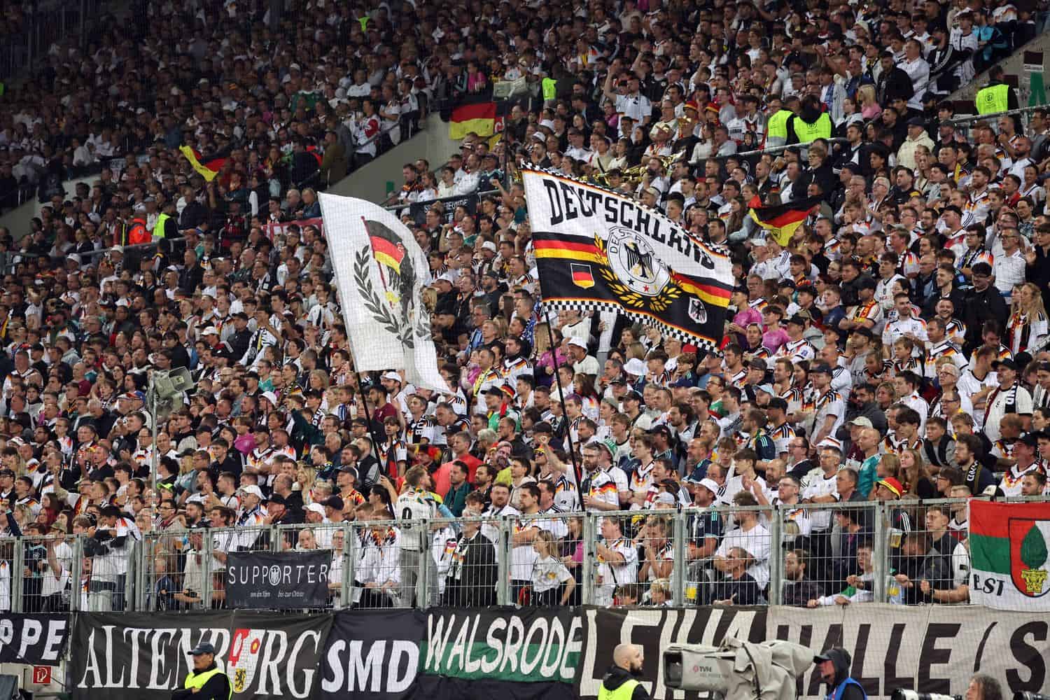 27.09.26 Deutschland - Griechenland DFB Fans