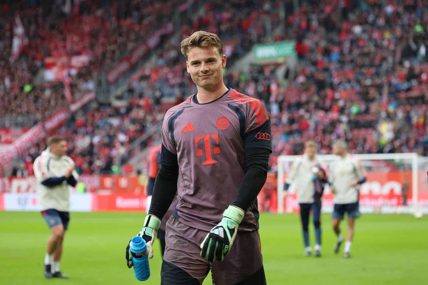 GER, FC Augsburg vs. FC Bayern Muenchen, Fussball, Bundesliga, 5. Spieltag, Saison 2026/2027, 10.10.2026 Jonas Urbig
